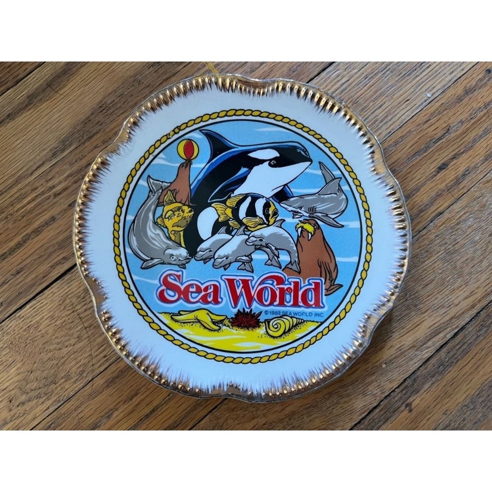 1982 Sea World Collectible Decorative Plate with Orca, Fish, Dolphins, Walrus, S